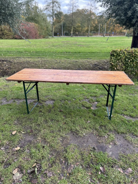 Tafel + 2 banken Tafel + 2 banken